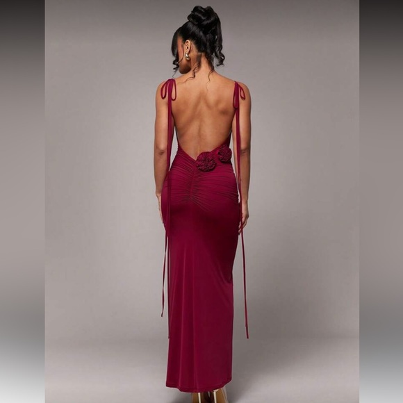 Dresses & Skirts - Elegant Burgundy Evening Gown